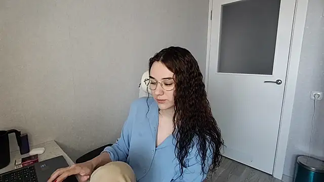 LaritaTocchio online show from April 14, 7:30 am