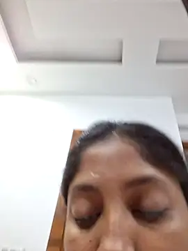 Pari lovers online show from April 4, 8:07 pm