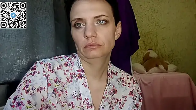 HotMamaQueen234 online show from April 5, 8:52 pm