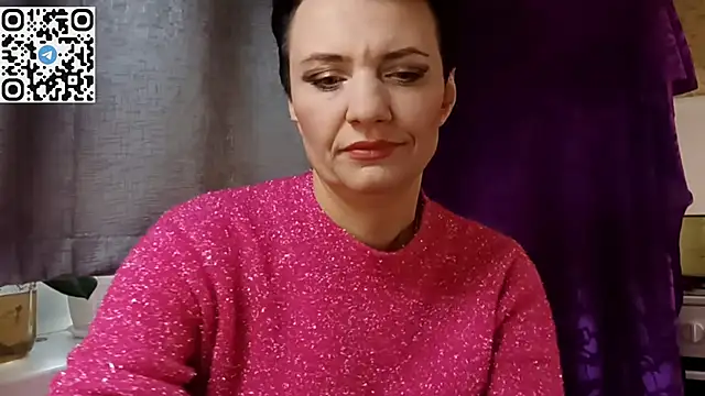 HotMamaQueen234 online show from April 15, 1:55 pm