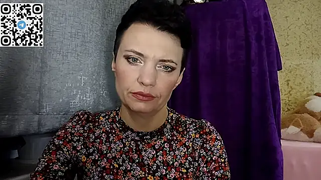 HotMamaQueen234 online show from April 6, 7:15 pm