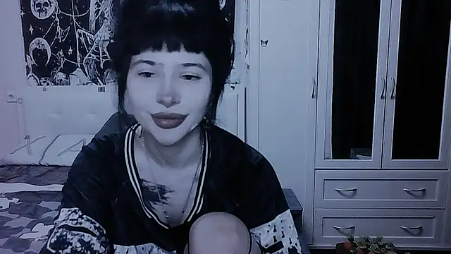 AllisonDeetz online show from May 14, 5:08 pm