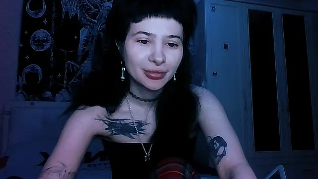 AllisonDeetz online show from April 14, 5:46 pm