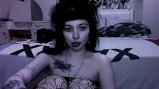 AllisonDeetz online show from April 7, 7:27 pm