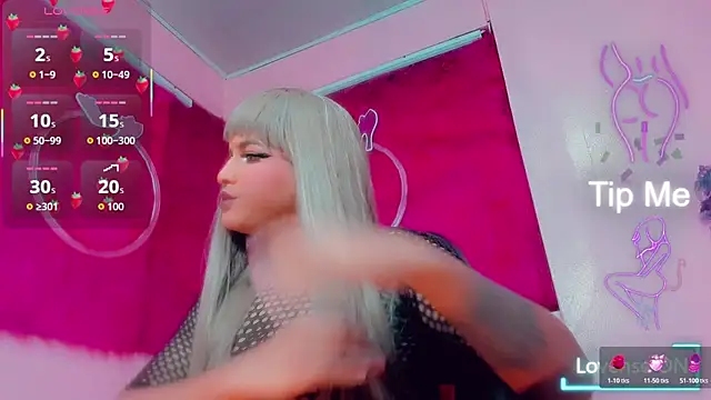 taylor  smith  online show from March 18, 11:37 am