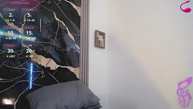 taylor  smith  online show from April 14, 12:38 pm