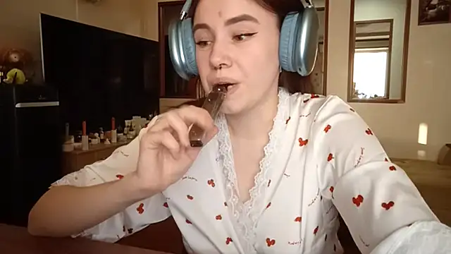 Dela Verualtys online show from March 26, 1:13 pm