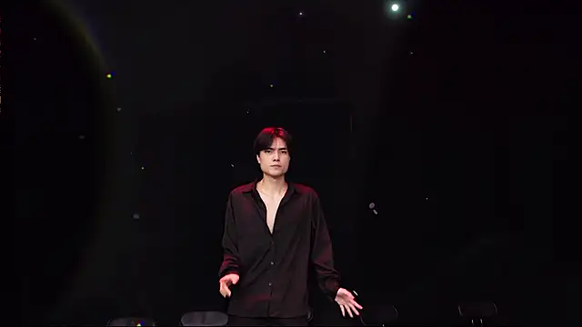 LookingBoy-001 online show from April 12, 10:18 am