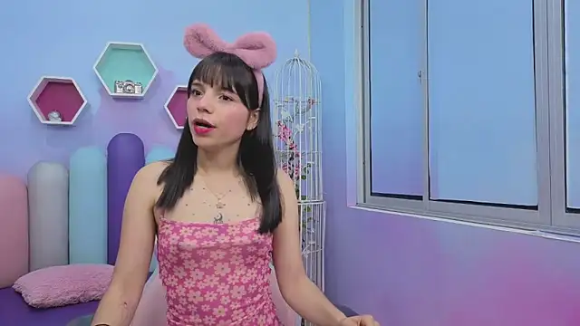 Isaa Skinny online show from April 17, 3:30 am