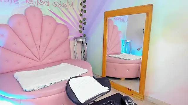 Ashley Benoit online show from April 14, 1:44 pm