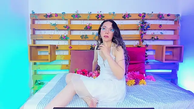 Ashley Benoit online show from April 1, 1:41 pm