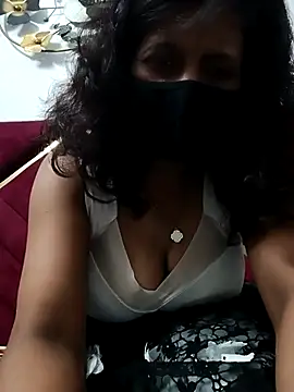 mayakapoor880 online show from April 14, 7:14 pm