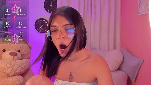 NAOMI SHAW online show from March 22, 4:57 pm