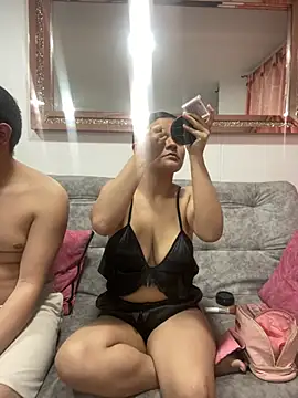 leoylia online show from April 15, 4:13 am