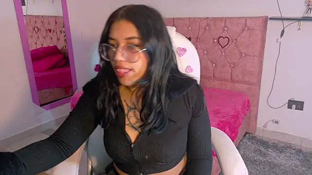 AryahMoonn online show from March 20, 8:08 am