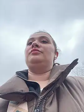 Taya lips online show from March 27, 7:43 am