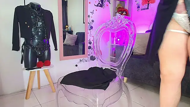 Zully Green online show from April 13, 1:56 pm