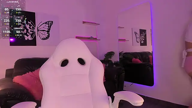 Mia Luna online show from April 4, 7:34 pm