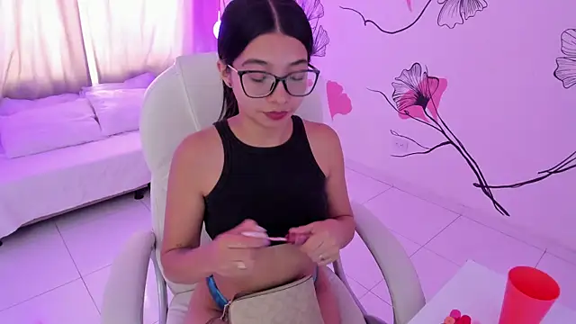 AishaNoor online show from April 6, 7:26 pm