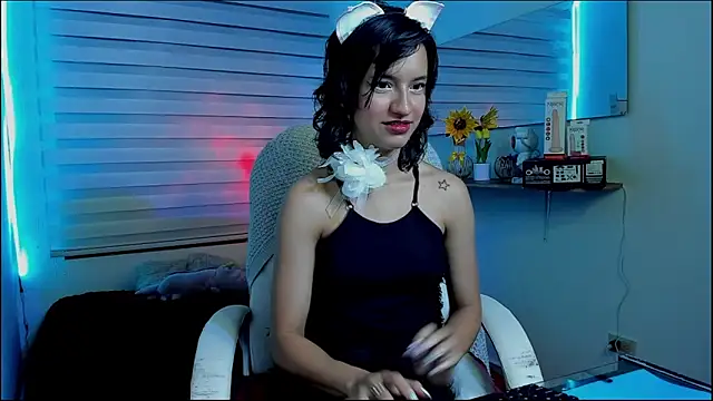 Clawdeen Hot online show from April 6, 4:01 am