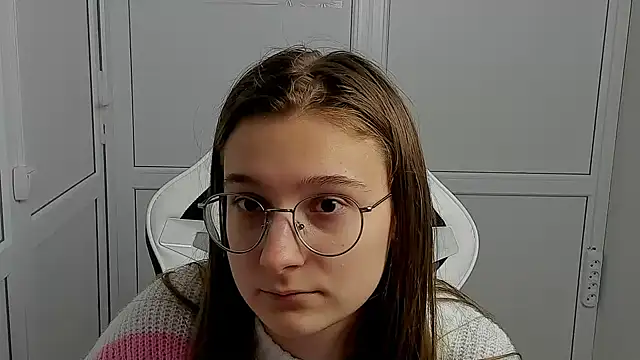 Mia kristal online show from April 8, 8:27 am