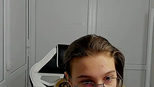 Mia kristal online show from April 15, 7:09 am