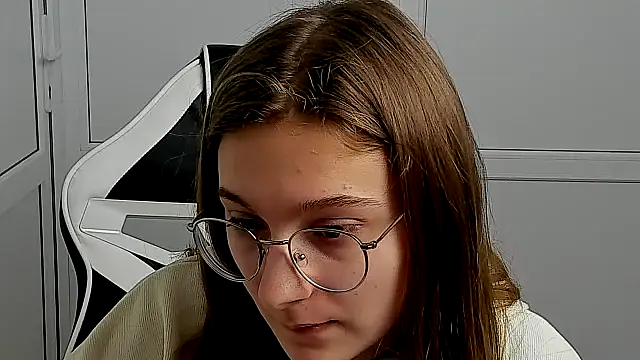 Mia kristal online show from April 14, 7:08 am