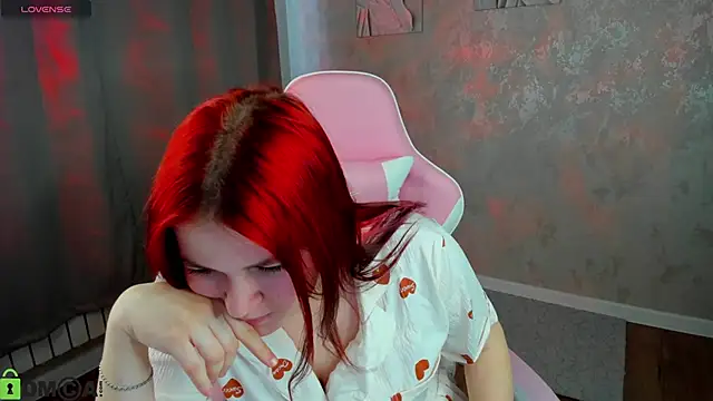 Emma-Wats0n online show from April 8, 1:08 am