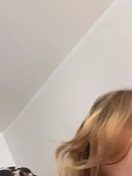 SophiaWestend online show from April 3, 1:20 pm