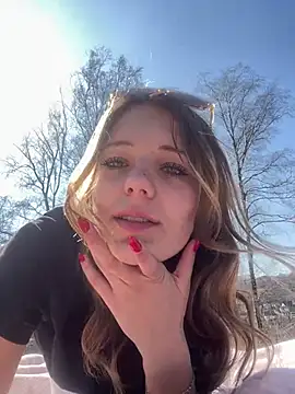 SophiaWestend online show from March 22, 11:05 am