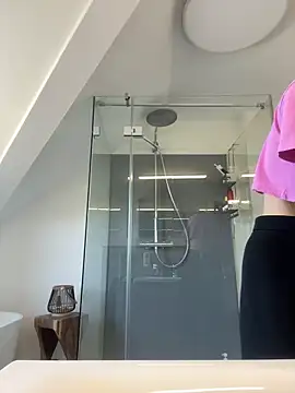 SophiaWestend online show from April 8, 9:11 am