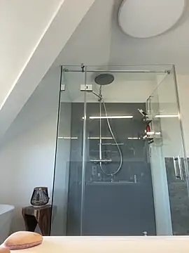 SophiaWestend online show from April 7, 9:00 am