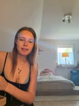 SophiaWestend online show from April 14, 10:04 am