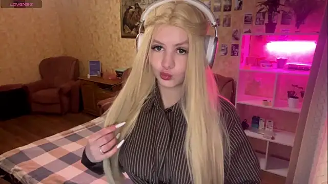 HelenaBargo online show from April 12, 4:04 am