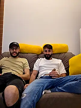 AmicisegretiITA online show from April 11, 7:39 pm