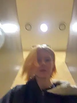 NinaParri online show from April 18, 3:31 am