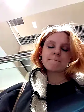 NinaParri online show from April 11, 7:45 am