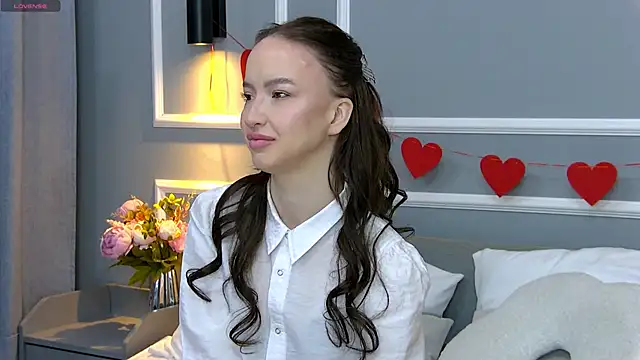 MonaHicks online show from April 2, 7:11 pm