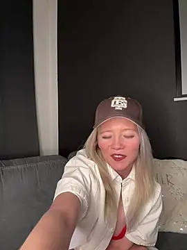 KatharinaGold online show from April 7, 8:22 pm