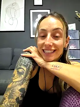 NicoleKaiser online show from April 16, 6:07 pm