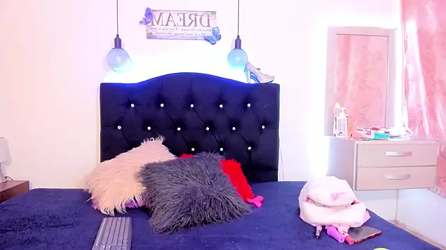 Sia messy online show from April 8, 1:46 pm