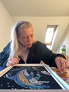 LeniMaria online show from April 7, 4:42 pm