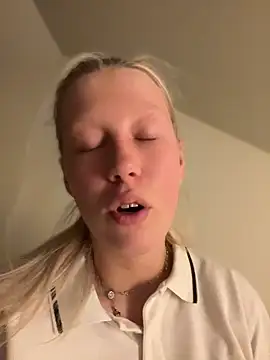 LeniMaria online show from April 15, 6:30 pm