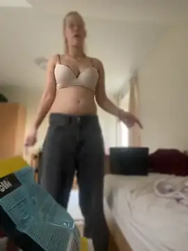 LeniMaria online show from April 17, 5:26 pm