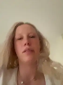 LeniMaria online show from April 13, 5:36 pm