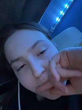 charmingggirl online show from March 31, 8:31 pm