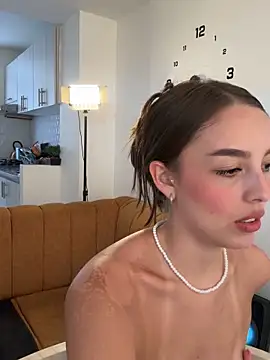 Lauren Storm online show from April 3, 7:45 pm