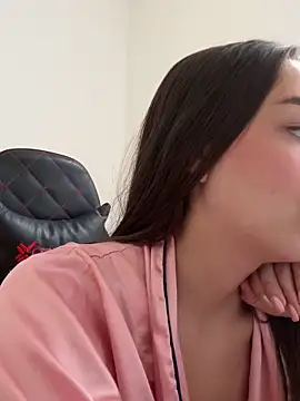 Lauren Storm online show from April 14, 7:36 pm