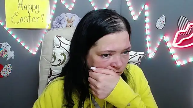 LauraFinn online show from April 2, 7:55 pm