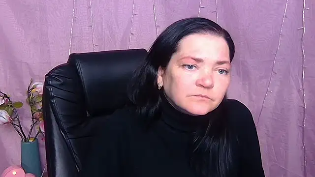 LauraFinn online show from March 19, 9:35 am